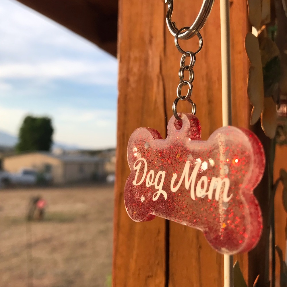 Dog Mom Keychain - Picture 2 of 4